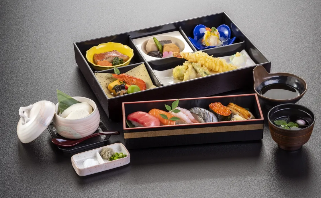 懐石弁当　戸隠